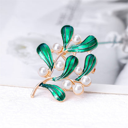 Green Enamel and Pearl 18K Gold-Plated Botanical Brooch, gold brooch pin, vintage-inspired design, detail close-up