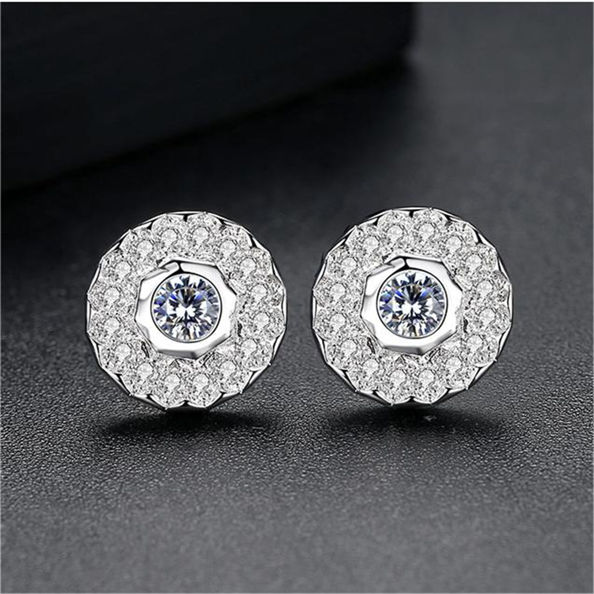 Crystal and Cubic Zirconia Round Stud Earrings, stud earrings for women, vintage-inspired design, detail close-up