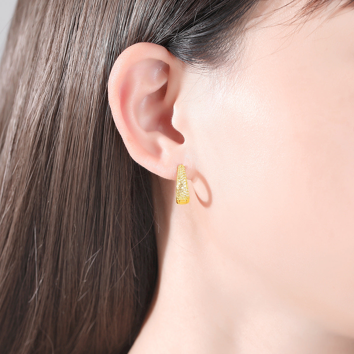 Cubic Zirconia and 18K Gold-Plated U-Shape Huggie Earrings, gold huggie earrings, dainty minimalist design, detail close-up