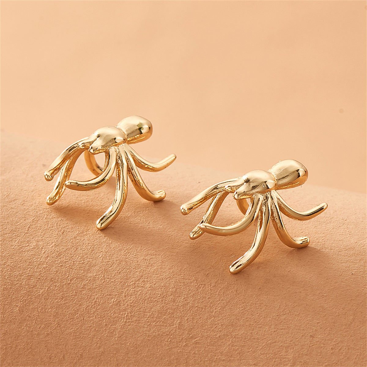 18K Gold-Plated Spider Ear Cuffs, gold stud earrings for women, elegant gift for her, detail close-up