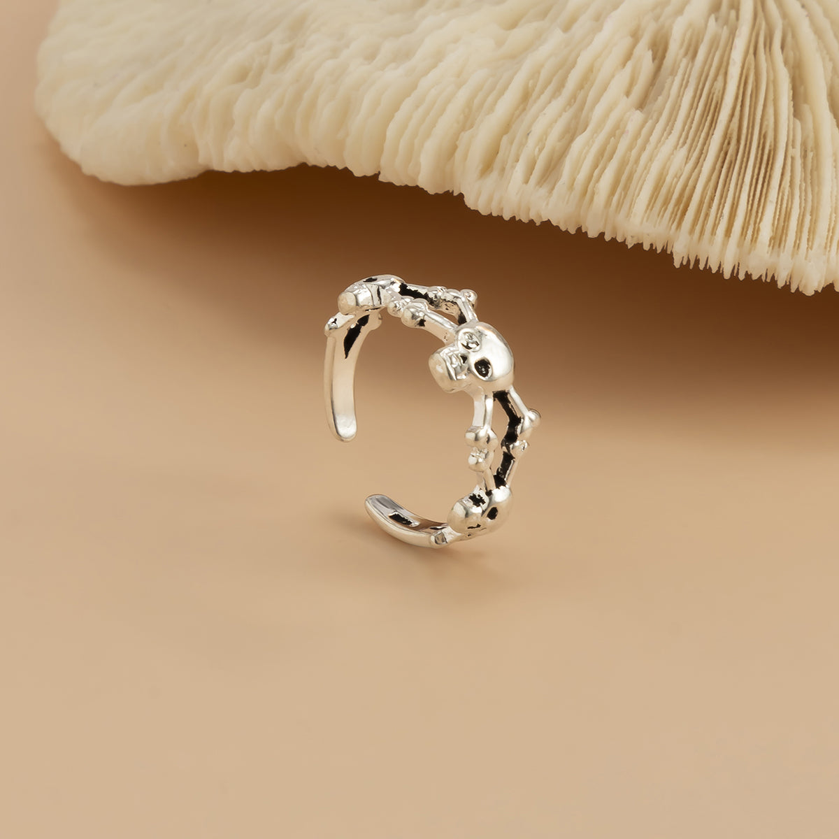 Silver-Plated Skull Spider Open Toe Ring, silver statement rings for women, elegant gift for her, detail close-up