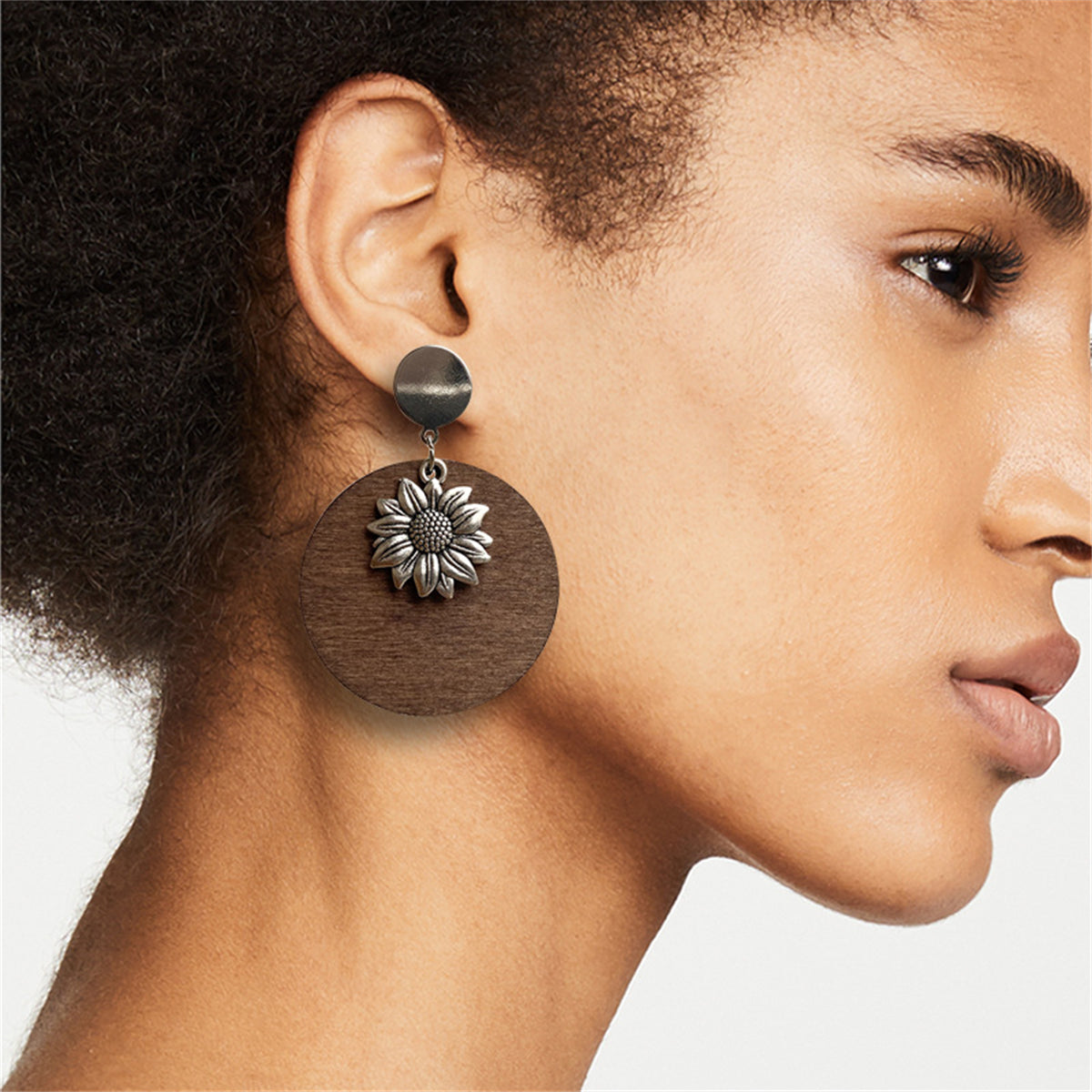 Wood and Silver-Plated Sunflower Drop Earrings, silver drop earrings for women, vintage-inspired design, detail close-up