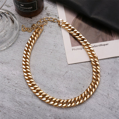 18K Gold-Plated Curb Chain Necklace, gold pendant necklace for women, everyday style, detail close-up