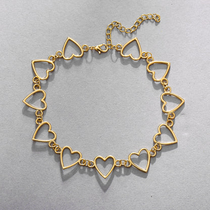 18K Gold-Plated Open Heart Chain Choker Necklace, gold pendant necklace for women, vintage-inspired design, detail close-up