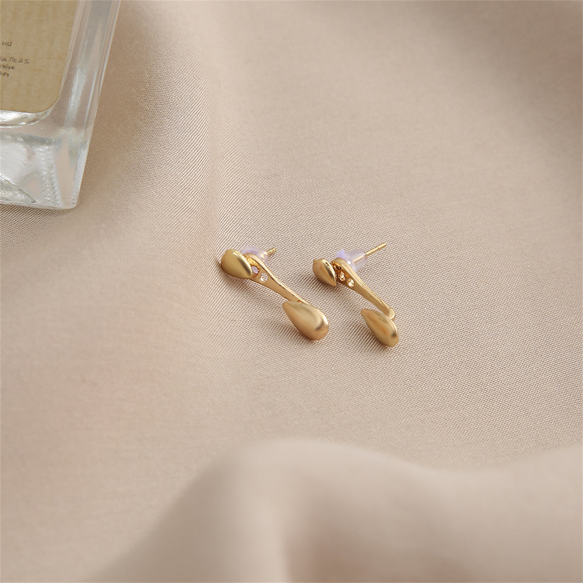 18K Gold-Plated Drop Ear Jackets, gold drop earrings for women, vintage-inspired design, detail close-up