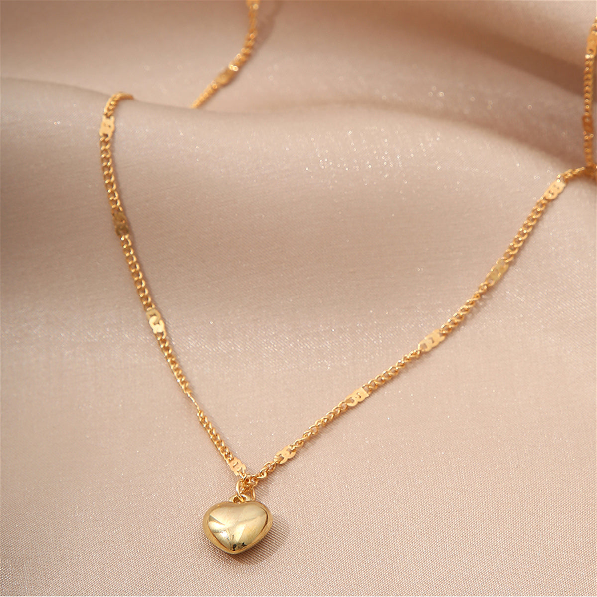 18K Gold-Plated Heart Pendant Necklace, gold pendant necklace for women, everyday style, lifestyle look