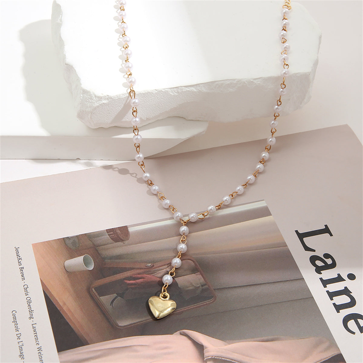 Pearl and 18K Gold-Plated Heart Station Lariat Necklace, gold pendant necklace for women, detail close-up