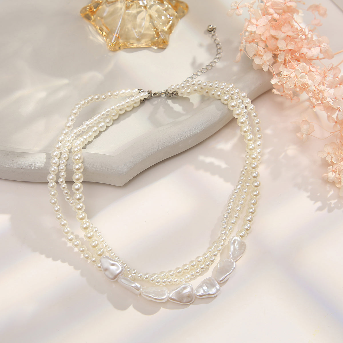 Pearl Layered Choker Necklace, pendant necklace for women, dainty minimalist design, detail close-up
