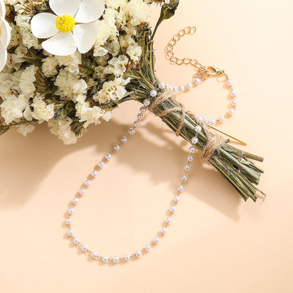 Pearl and 18K Gold-Plated Chain Necklace, gold pendant necklace for women, vintage-inspired design, detail close-up