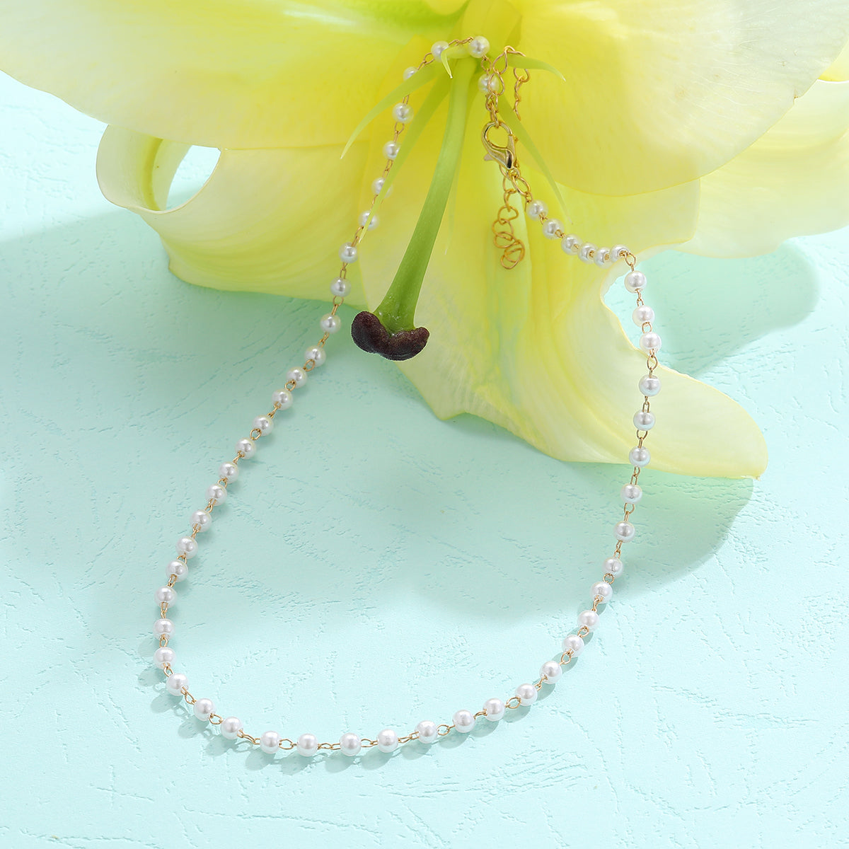 Pearl and 18K Gold-Plated Chain Necklace, gold pendant necklace for women, vintage-inspired design, lifestyle look