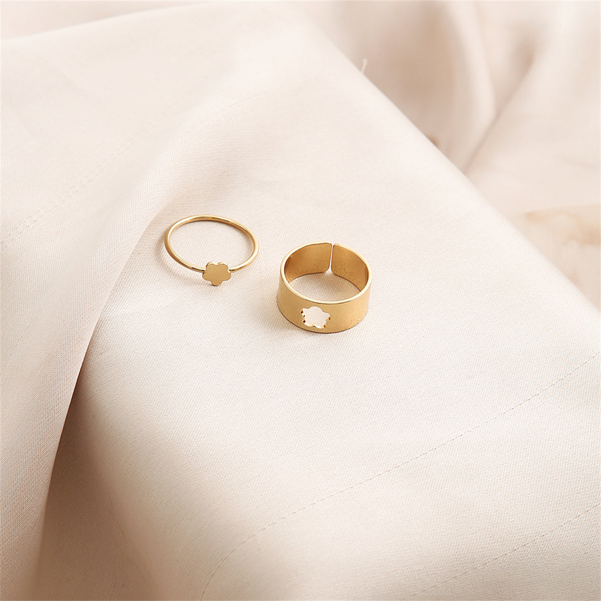 18K Gold-Plated Flower Band Ring Set, jewelry gift sets for women, botanical inspired, detail close-up