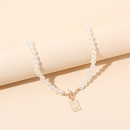 Pearl and 18K Gold-Plated Beaded Card Pendant Necklace, gold pendant necklace for women, detail close-up