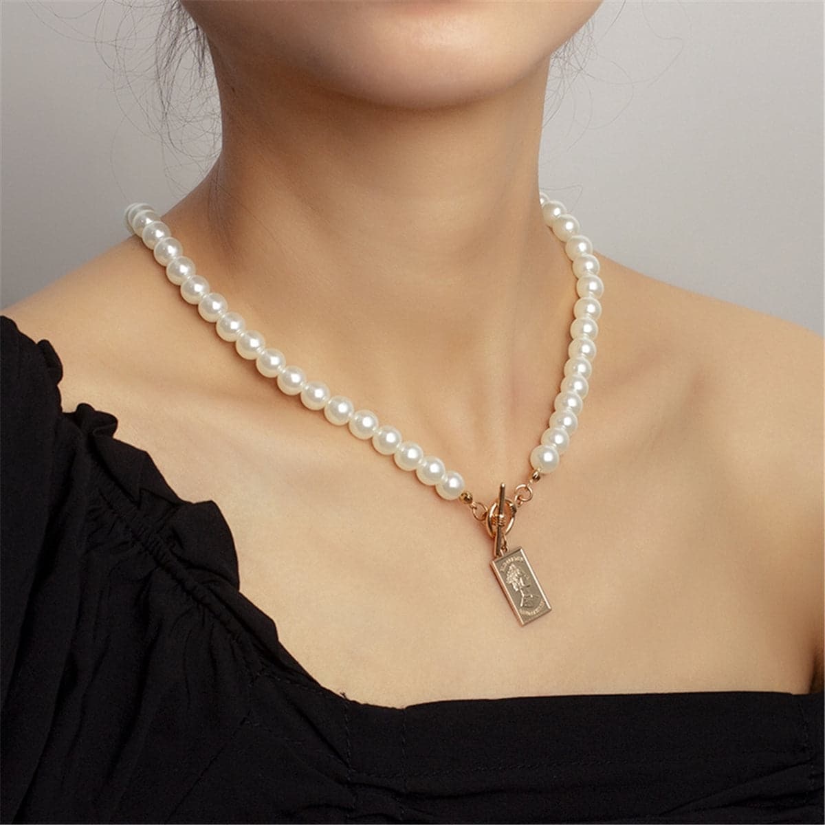 Pearl and 18K Gold-Plated Beaded Card Pendant Necklace, gold pendant necklace for women, elegant gift for her, front view