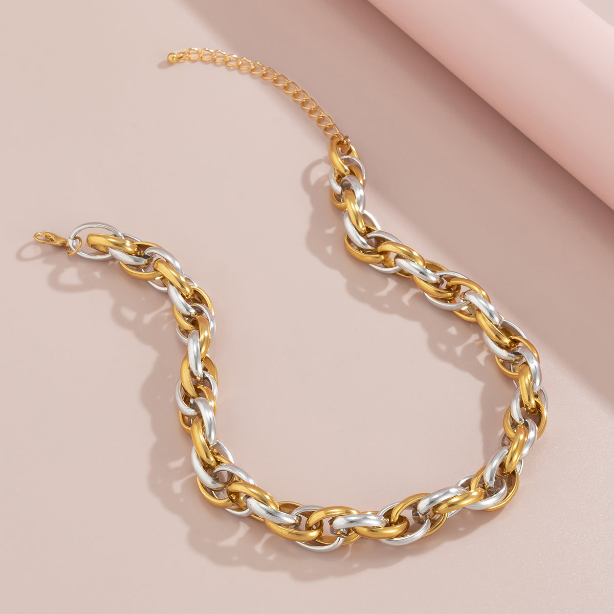Two-Tone Twisted Chain Necklace, pendant necklace for women, everyday style, detail close-up
