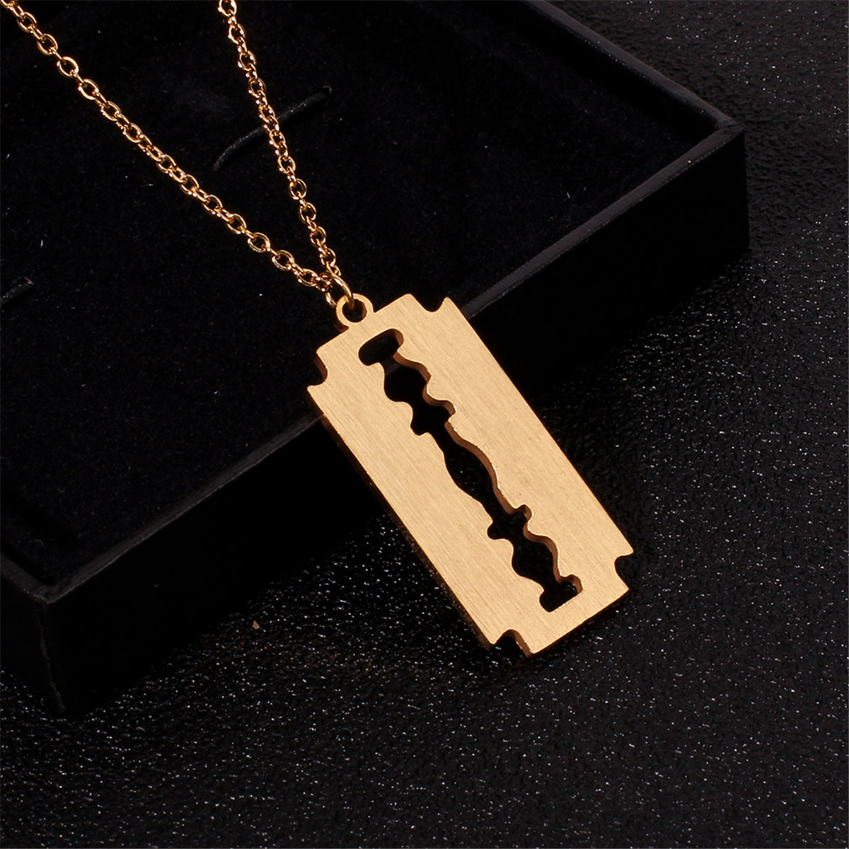 18K Gold-Plated Razor Blade Pendant Necklace, gold pendant necklace for women, elegant gift for her, detail close-up
