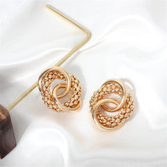 Timeless 18K gold-plated knot earrings, a must-have accessory that combines elegance and modern style effortlessly.