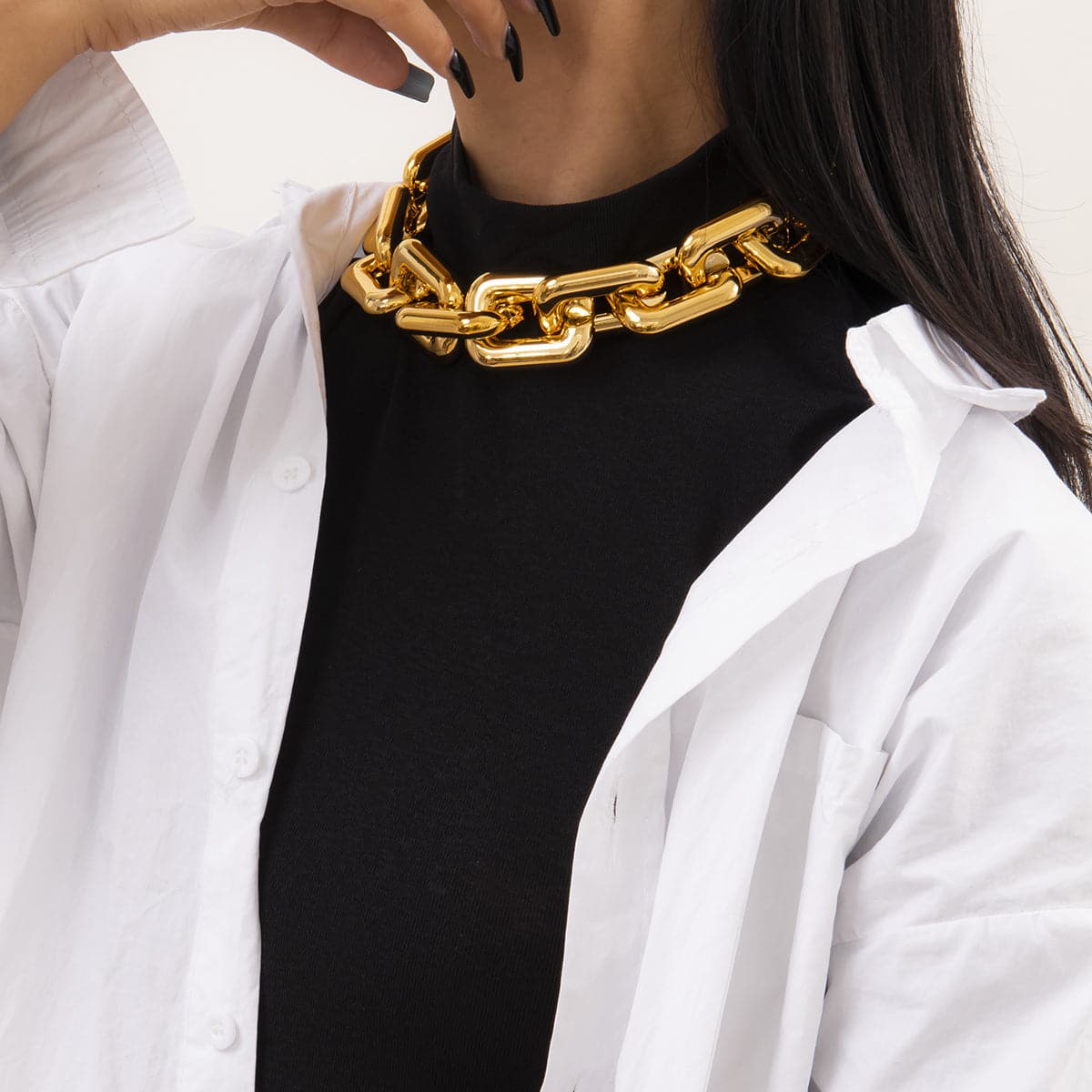18K Gold-Plated Thick Choker Necklace, gold pendant necklace for women, elegant gift for her, detail close-up