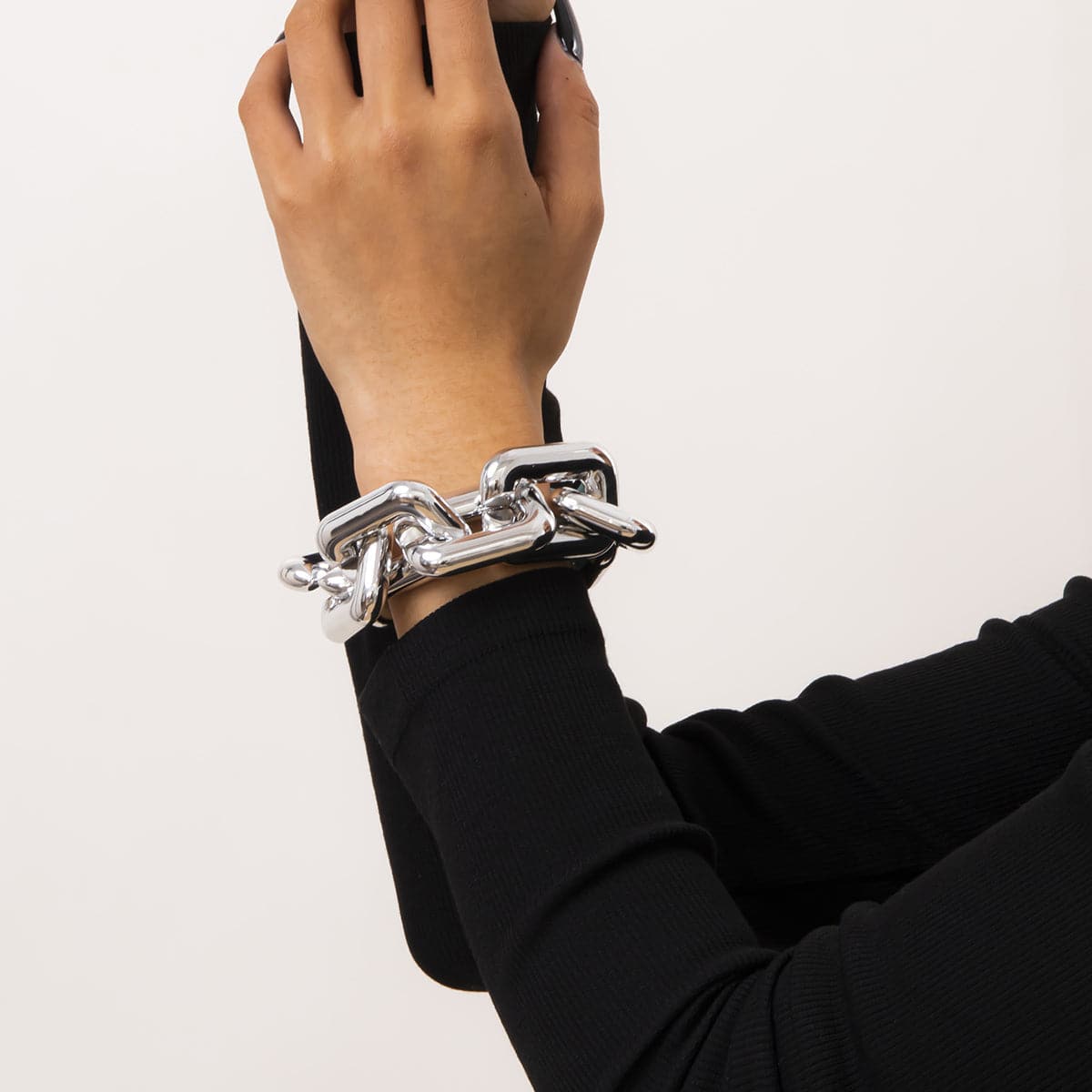 Silver-Plated Thick Rectangle Cable Chain Bracelet, silver bracelet for women, elegant gift for her, detail close-up