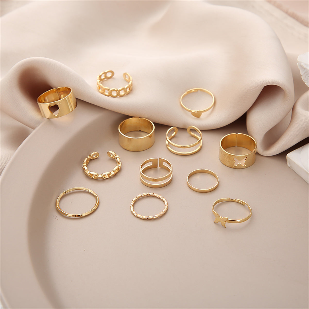 18K Gold-Plated Heart Ring Set, jewelry gift sets for women, botanical inspired, lifestyle look