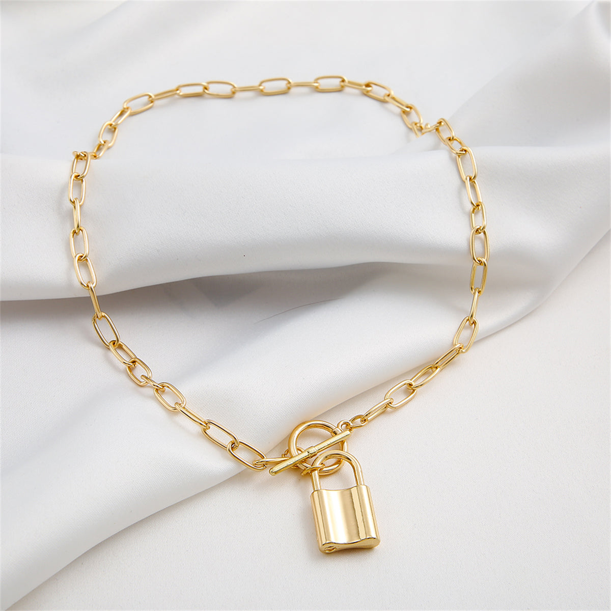 18K Gold-Plated Lock Toggle Pendant Necklace, gold pendant necklace for women, vintage-inspired design, detail close-up