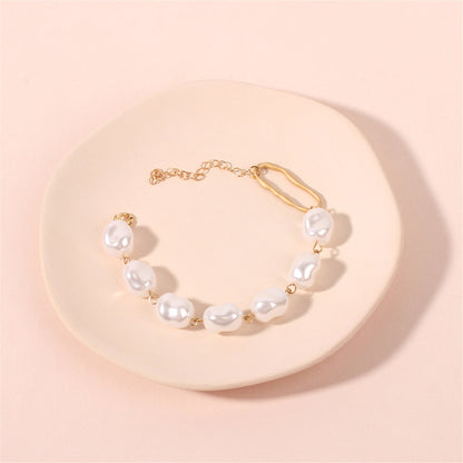 Pearl and 18K Gold-Plated Oval Station Bracelet, gold bracelet for women, elegant gift for her, detail close-up