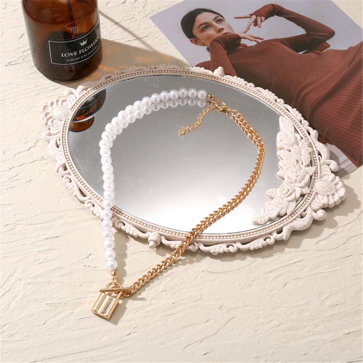 Pearl and 18K Gold-Plated Lock Pendant Necklace, gold pendant necklace for women, dainty minimalist design, detail close-up