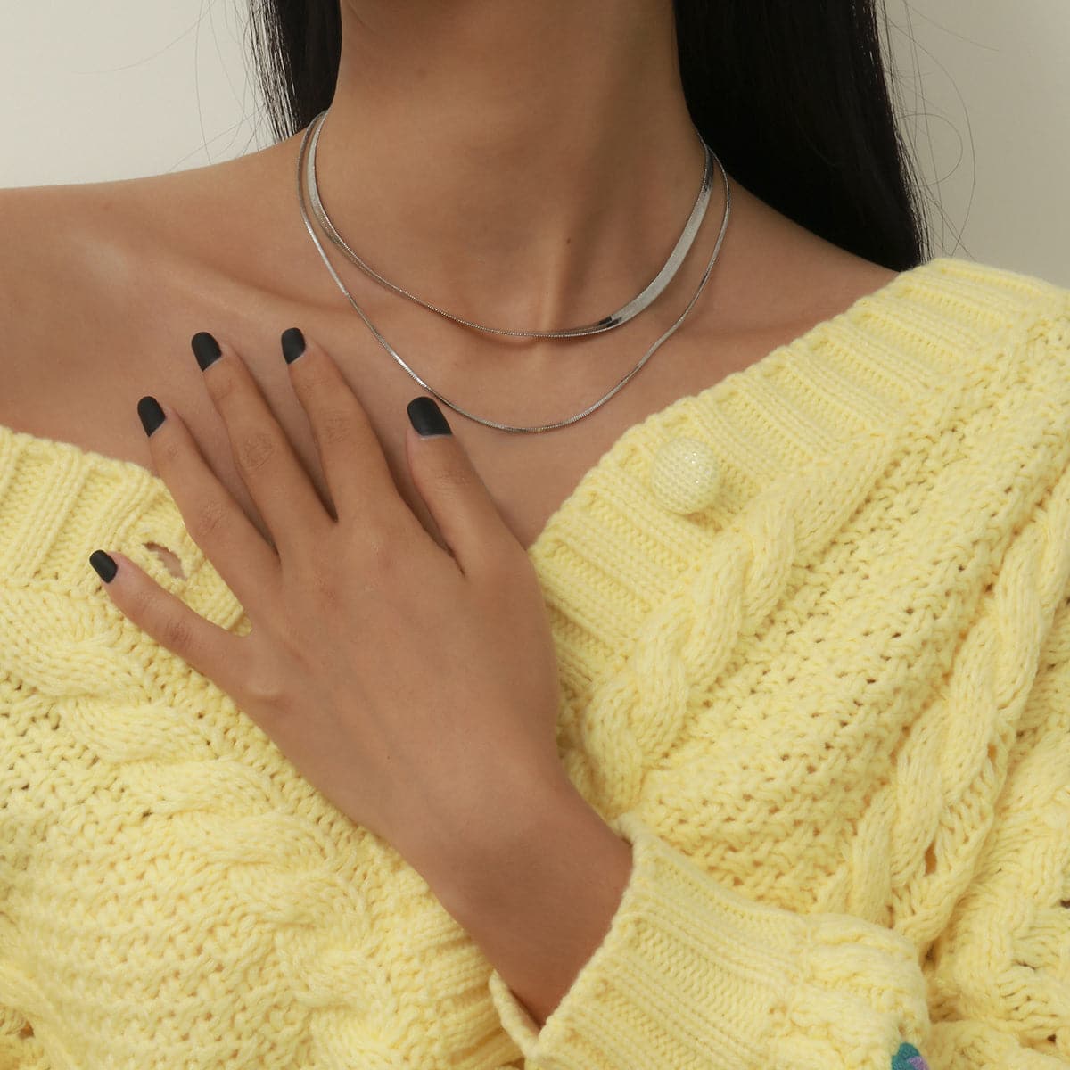 Silver-Plated Herringbone Chain Double Layered Choker Necklace, silver pendant necklace for women, detail close-up