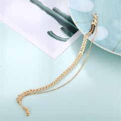Chic 18K gold-plated chain bracelet showcasing a lovely leaf design, perfect for those who appreciate nature-inspired elegance.