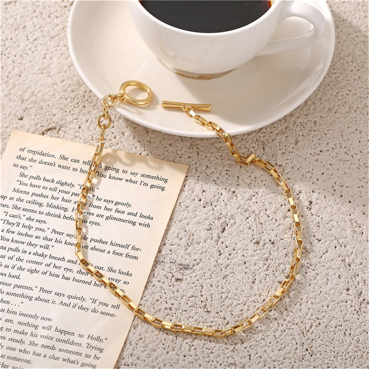 18K Gold-Plated Toggle Choker Necklace, chunky gold choker necklace, elegant gift for her, detail close-up