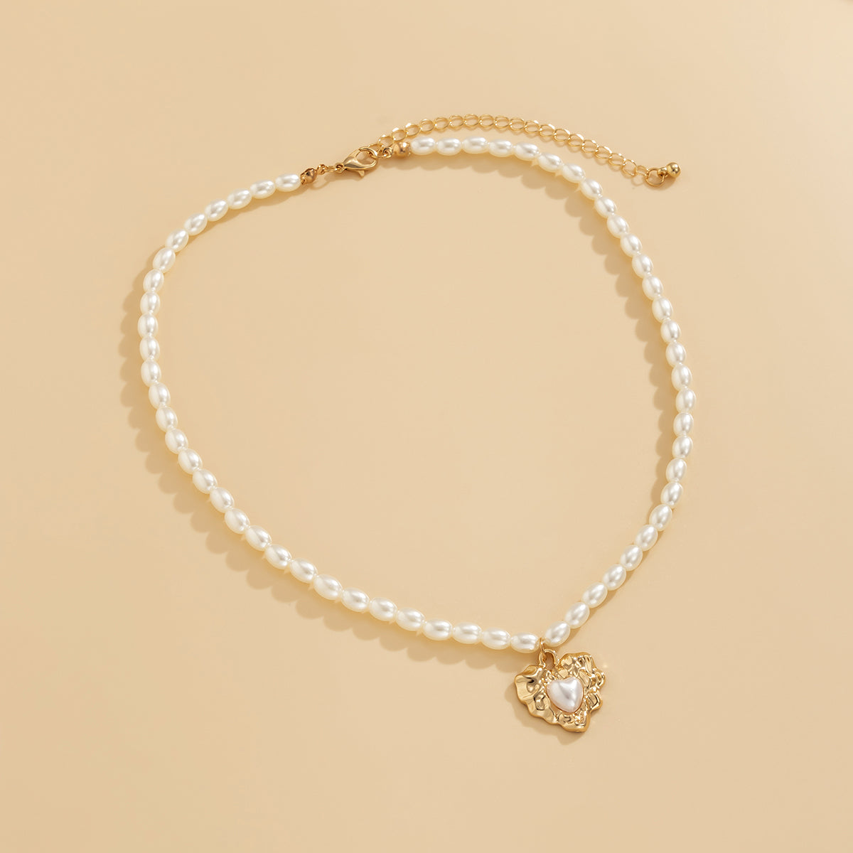 Pearl and 18K Gold-Plated Wrinkled Heart Pendant Necklace, gold pendant necklace for women, detail close-up