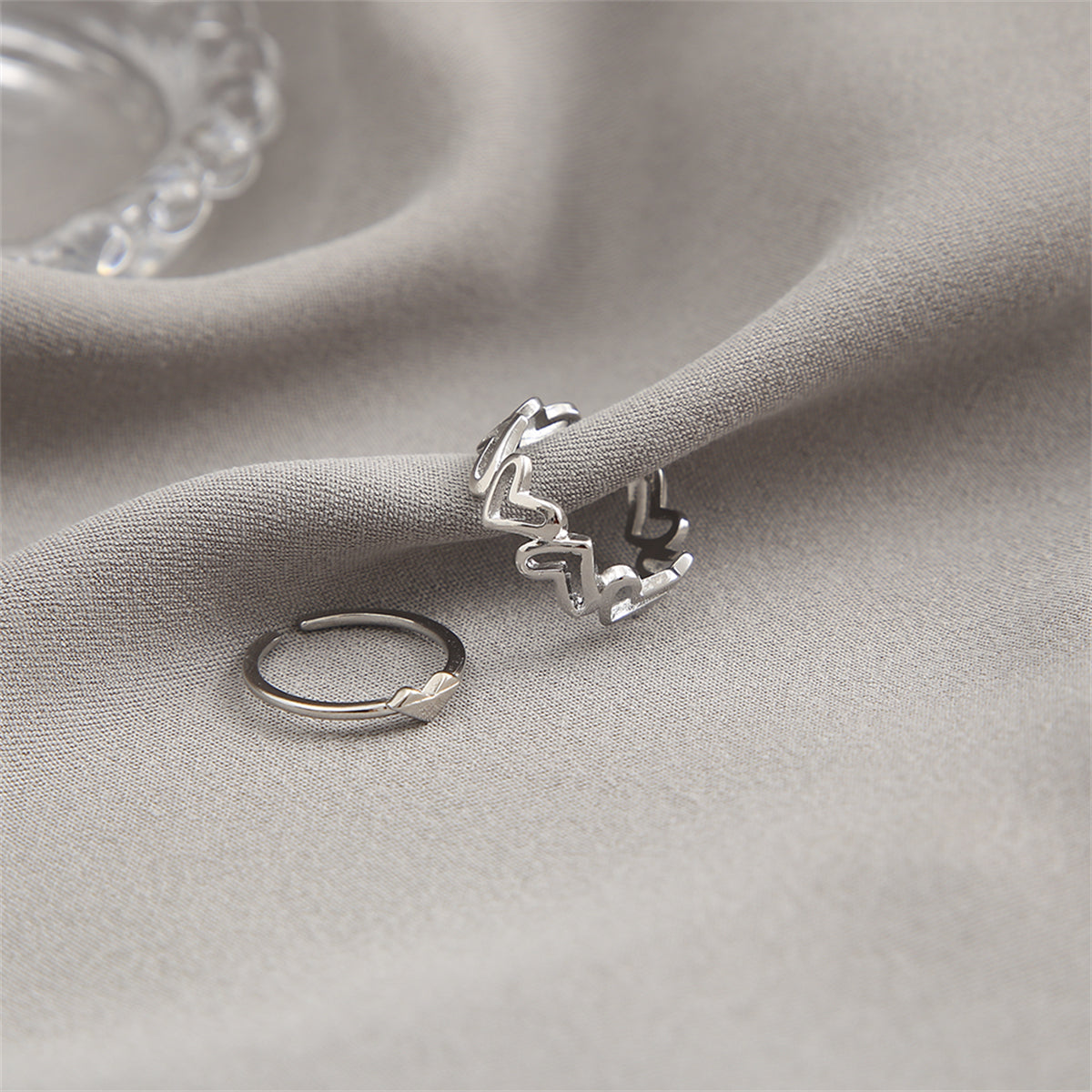 Silver-Plated Openwork Heart Ring Set, jewelry gift sets for women, vintage-inspired design, side view