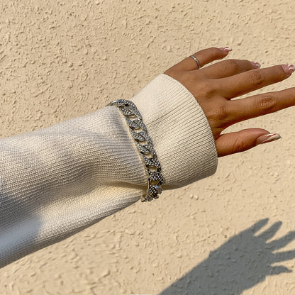 Cubic Zirconia and Silver-Plated Curb Chain Bracelet, silver bracelet for women, elegant gift for her, detail close-up
