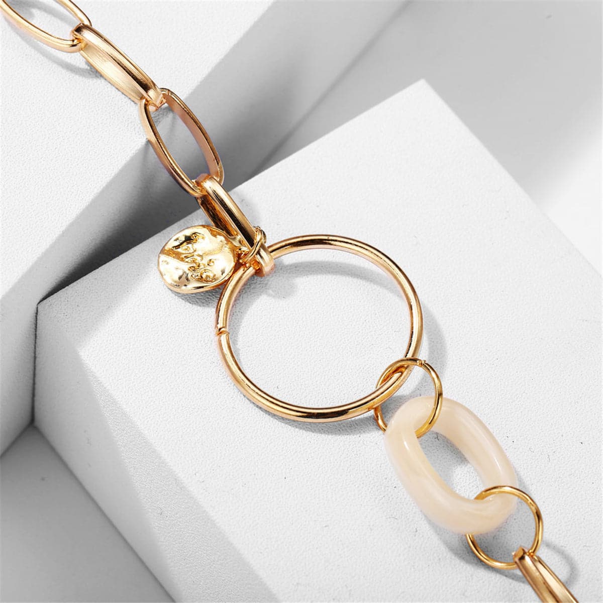 Beige Acrylic and 18K Gold-Plated Cable Chain Bracelet, gold bracelet for women, dainty minimalist design, lifestyle look