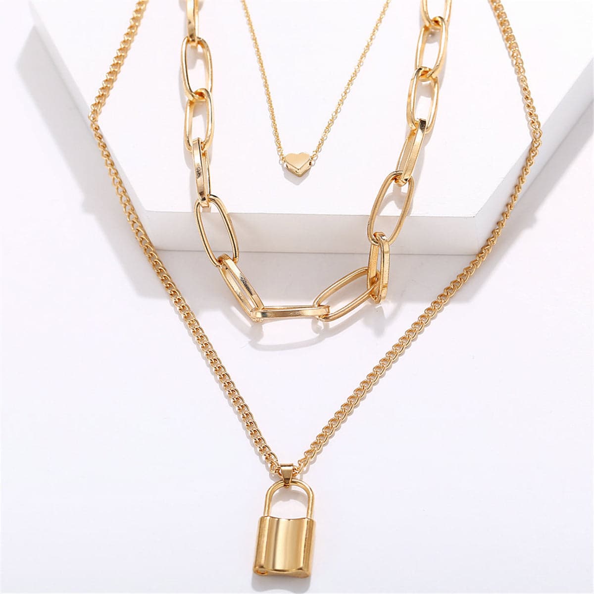 18K Gold-Plated Lock and Heart Pendant Layer Necklace, gold pendant necklace for women, elegant gift for her, detail close-up