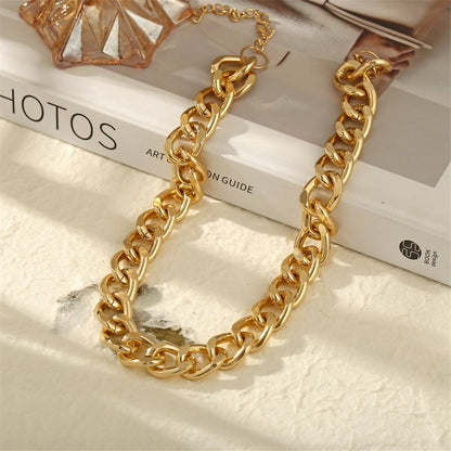 18K Gold-Plated Chunky Curb Chain Necklace, chunky gold choker necklace, botanical inspired, detail close-up