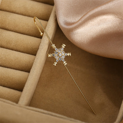 Cubic Zirconia and 18K Gold-Plated Pav¨¦ Snowflake Ear Cuff, gold drop earrings for women, elegant gift for her, front view