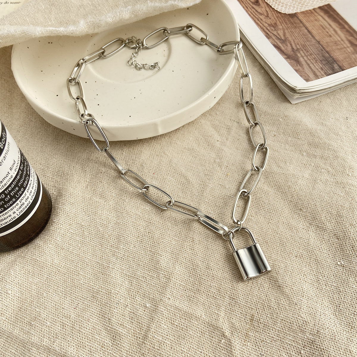 Silver-Plated Lock Pendant Necklace, silver pendant necklace for women, vintage-inspired design, detail close-up