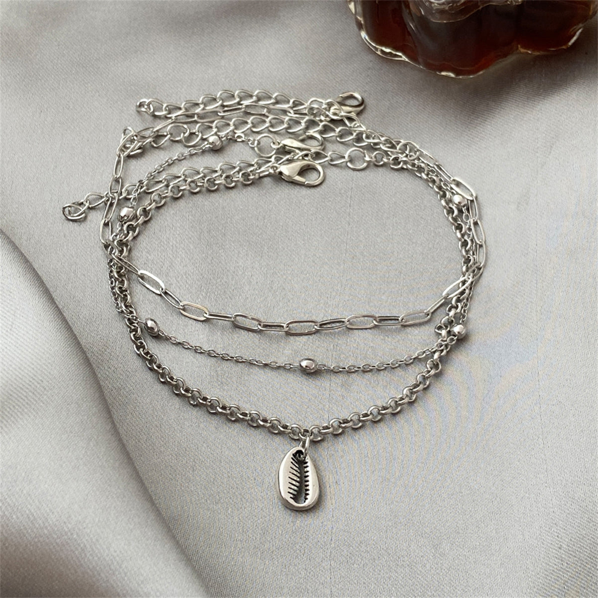 Silver-Plated Shell Charm Anklet Set, jewelry gift sets for women, vintage-inspired design, lifestyle look