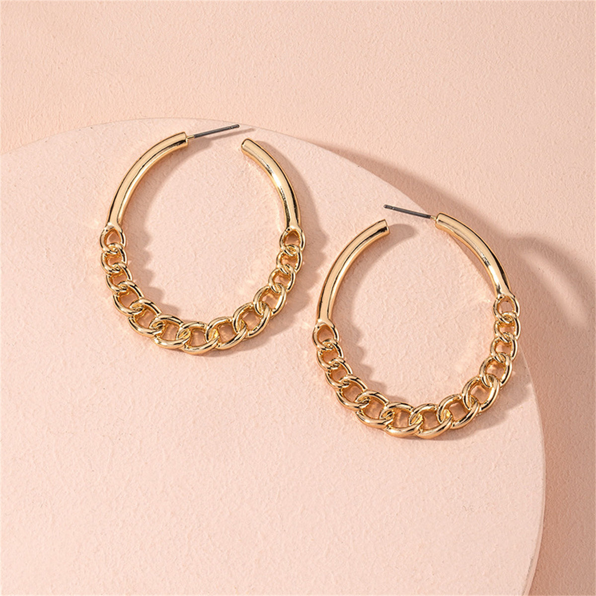 18K Gold-Plated Curb Chain Oval Hoop Earrings, botanical inspired, detail close-up