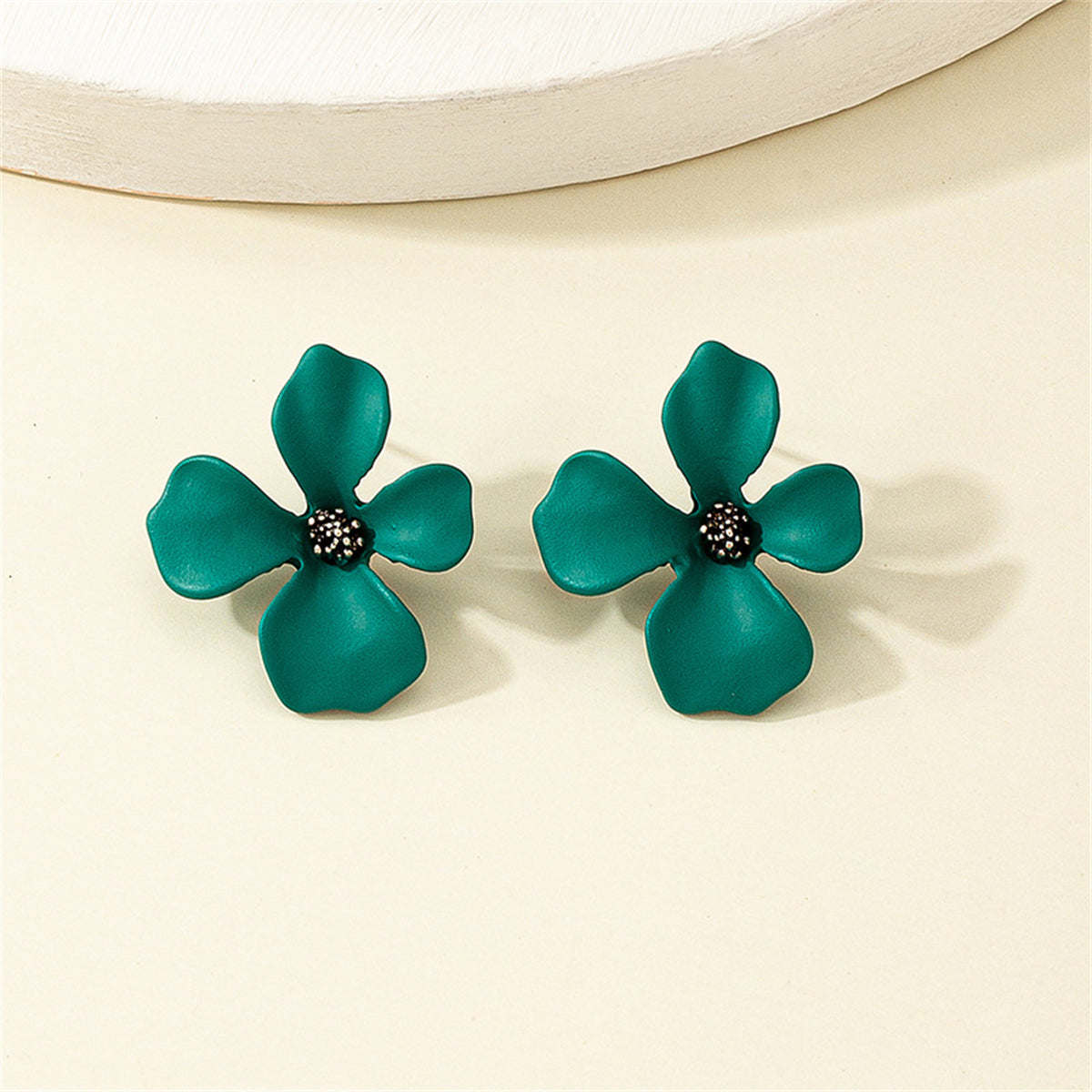Green Floral Stud Earrings, stud earrings for women, elegant gift for her, detail close-up