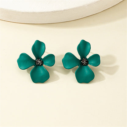 Green Floral Stud Earrings, stud earrings for women, elegant gift for her, detail close-up