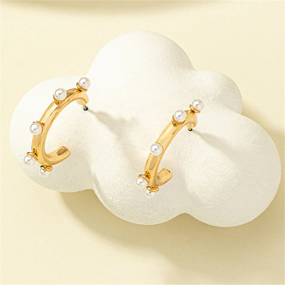 Pearl and 18K Gold-Plated C-Shape Drop Earrings, gold stud earrings for women, vintage-inspired design, detail close-up