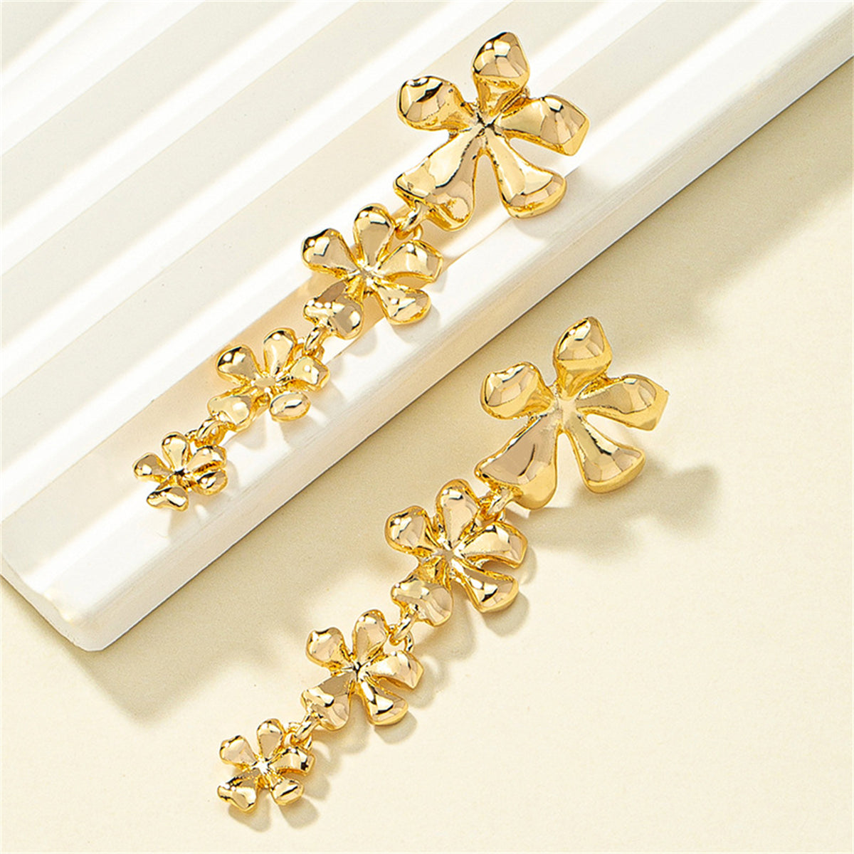 18K Gold-Plated Linked Flower Drop Earrings, gold drop earrings for women, elegant gift for her, detail close-up