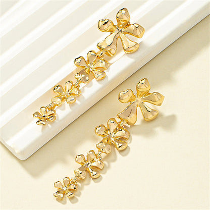 18K Gold-Plated Linked Flower Drop Earrings, gold drop earrings for women, elegant gift for her, detail close-up