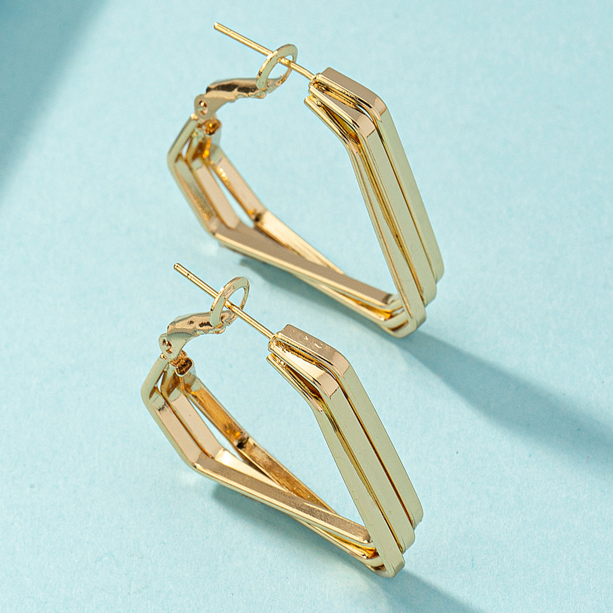 18K Gold-Plated Stacked Geometric Huggie Earrings, gold huggie earrings, everyday style, detail close-up