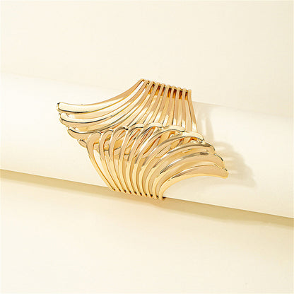 18K Gold-Plated Wing Bypass Hinge Bangle, gold bangle bracelet, vintage-inspired design, detail close-up