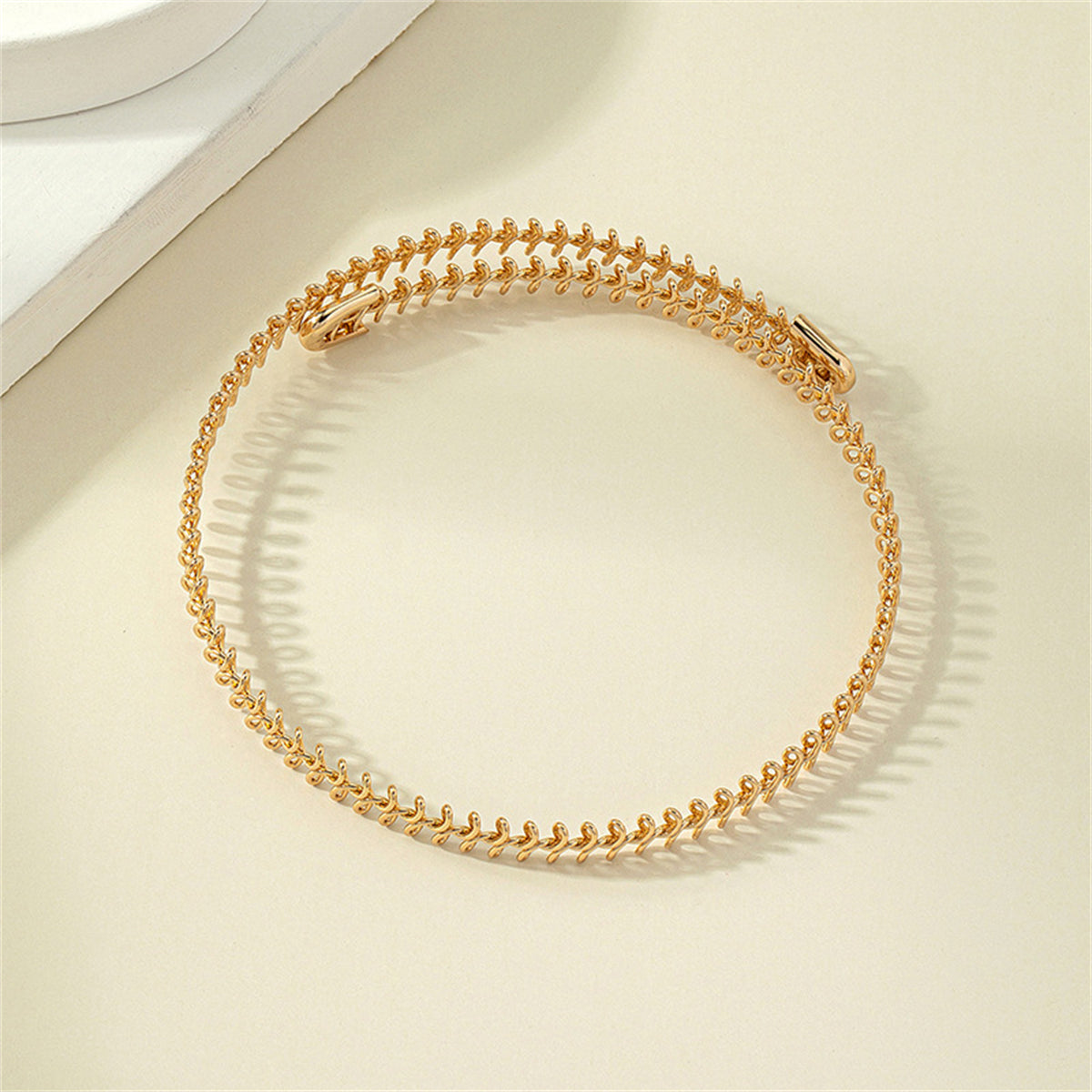 18K Gold-Plated Fishbone Choker Necklace, chunky gold choker necklace, everyday style, detail close-up