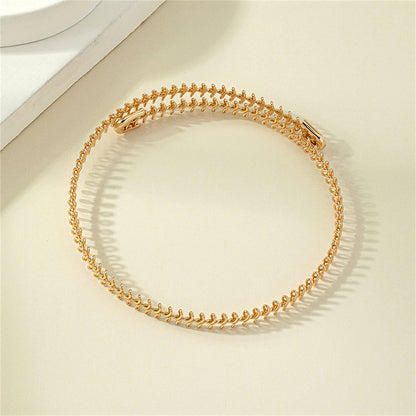 18K Gold-Plated Fishbone Choker Necklace, chunky gold choker necklace, everyday style, detail close-up