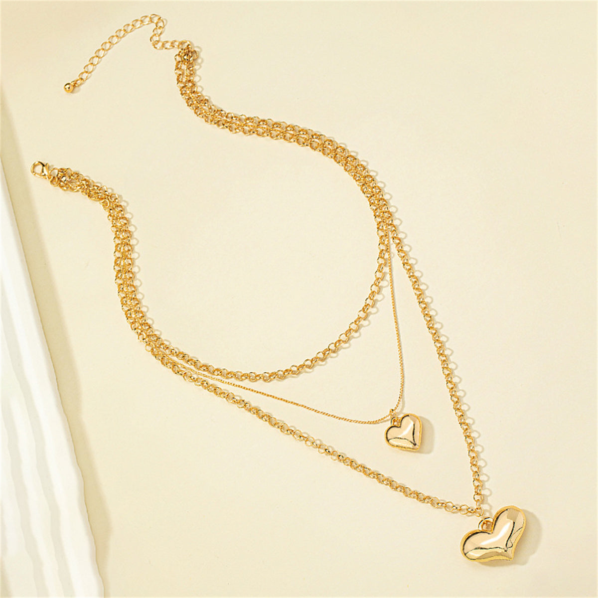 18K Gold-Plated Heart Layered Pendant Necklace, gold pendant necklace for women, vintage-inspired design, detail close-up