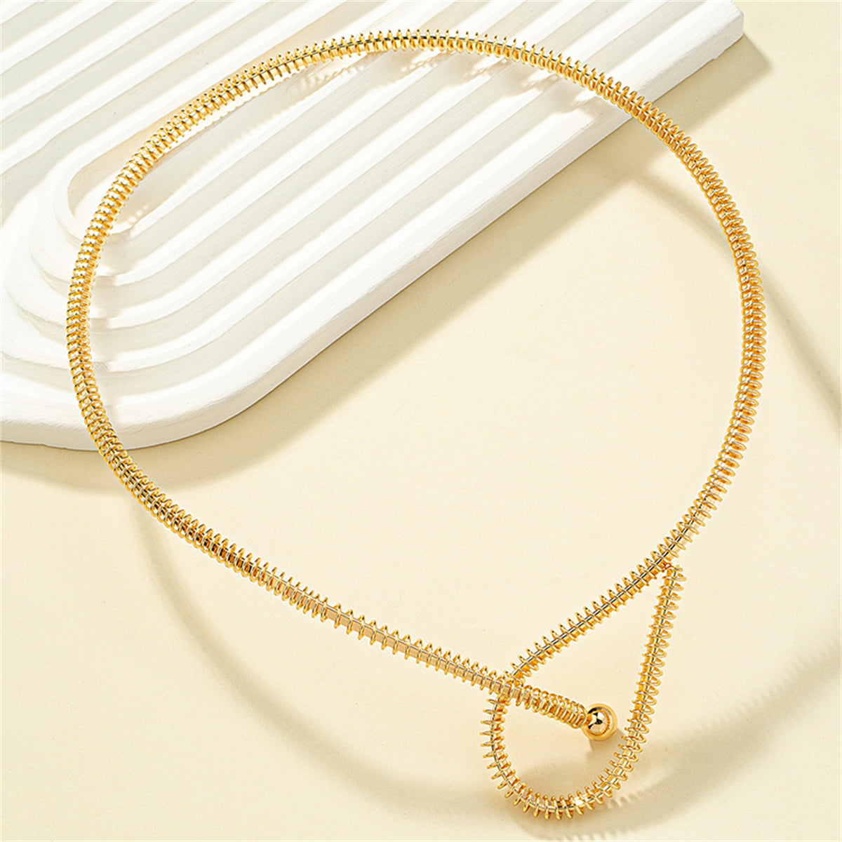 18K Gold-Plated Textured Knot Choker Necklace, chunky gold choker necklace, dainty minimalist design, detail close-up